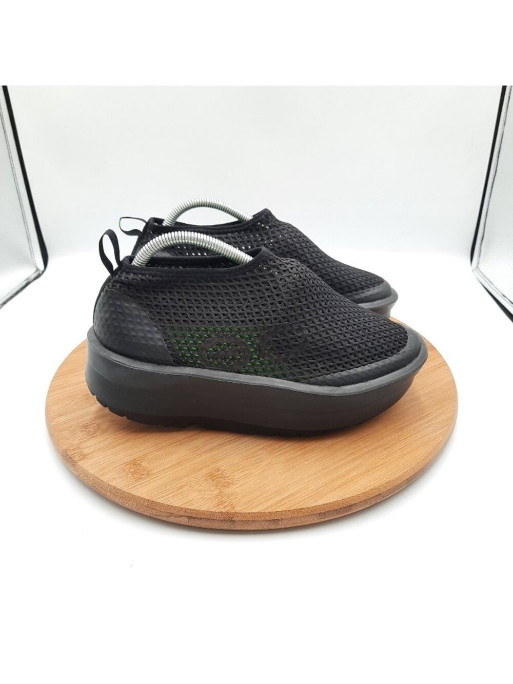 OOfos OOmega Chukka Womens Size 7 Shoes Black Mesh Slip On Recovery Gym Sneakers